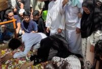 1765883188265-jenazah-pembalap-awhin-sanjaya-dimakamkan-di-luwu-utara-1765869455021_169