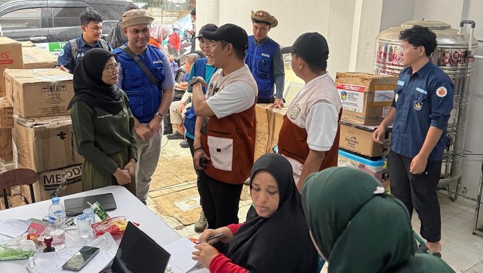 1766034425456-umi-makassar-salurkan-bantuan-obat-dan-alkes-ke-rsu-aceh-tamiang-dokumen-istimewa-1766026506988_169