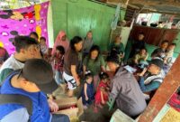 1766034428100-tim-medis-umi-memberikan-pelayanan-kesehatan-ke-lansia-dan-anak-anak-korban-longsor-di-sibolga-sumut-dokumen-istimewa-1766021828230_169