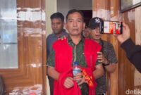 1766056034475-mantan-pj-bupati-polman-ilham-borahima-ditetapkan-menjadi-tersangka-penipuan-proyek-pengadaan-seragam-satlinmas-1766055321074_169