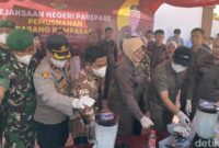 1766056046664-kejari-parepare-memusnahkan-barang-bukti-narkoba-seberat-2-kg-sepanjang-2025-1766036068787_169