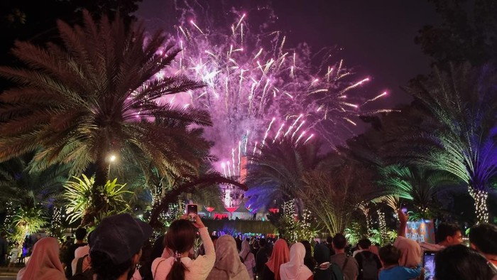 1766077609240-hut-ke-498-jakarta-ditutup-denga-pesta-kembang-api-1750608758580_169