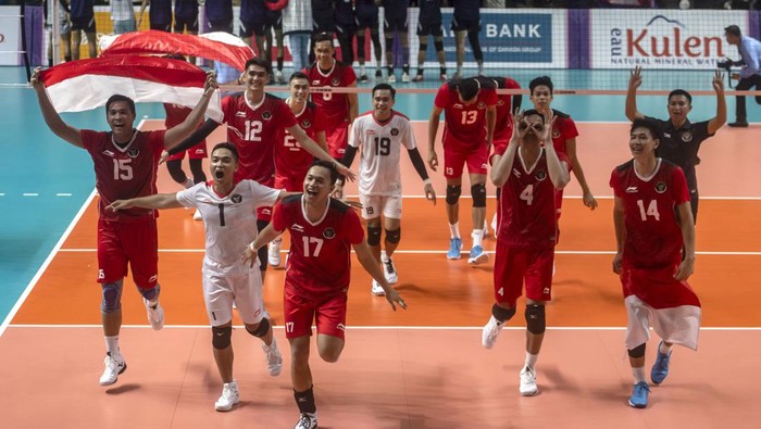 1766077646467-sujud-syukur-timnas-voli-putra-indonesia-sabet-emas-sea-games-2023_169