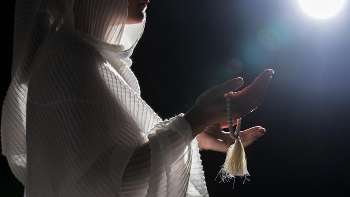 1766120848751-ilustrasi-berdoa-3_169