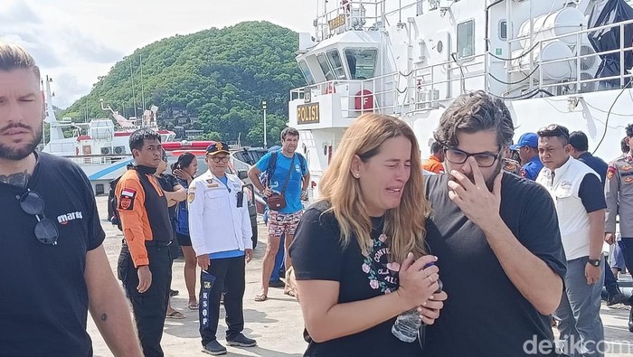 1766919992788-mar-martinez-ortuno-istri-pelatih-tim-b-wanita-los-che-valencia-cf-martin-carreras-fernando-ia-adalah-korban-selamat-kapal-wis-1766892785522_169