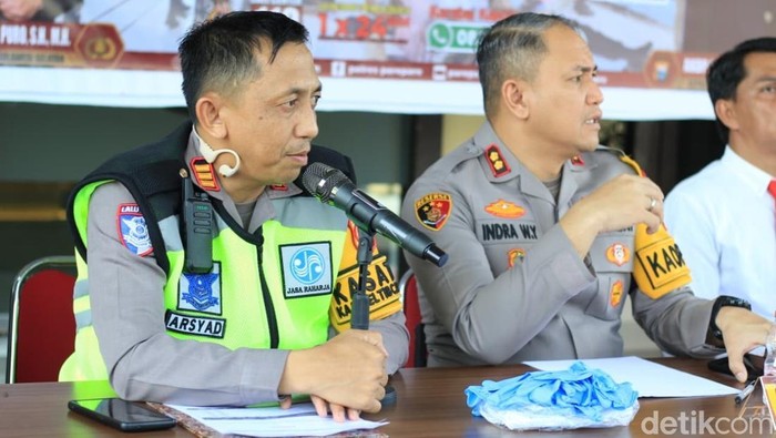 1767006390456-kasat-lantas-polres-parepare-akp-muh-arsyad-dan-kapolres-parepare-akbp-indra-waspada-yuda-1766997372460_169