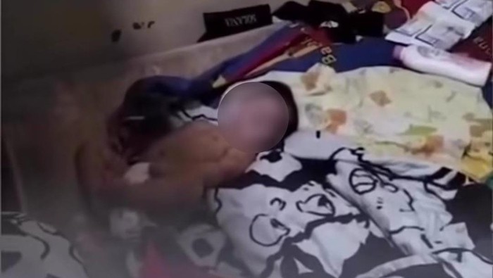 1767092831514-viral-bayi-6-bulan-di-makassar-sendirian-di-kos-ditinggal-ortu-kerja-malam-1767071622569_169