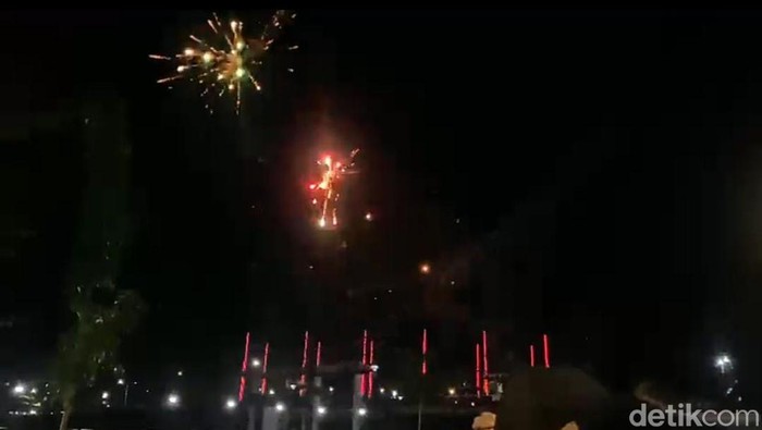 1767200796704-kembang-api-di-cpi-makassar-1767193730013_169