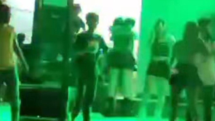 1767352087705-tangkapan-layar-pesta-meras-dan-joget-di-puskesmas-latowu-pada-malam-pergantian-tahun-1767342967295_169