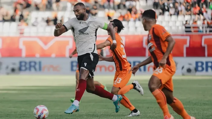 1767373590677-psm-makassar-tertinggal-0-1-dari-borneo-fc-samarinda-di-babak-pertama-1744967884253_169