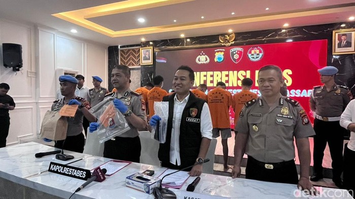 1767611242814-konferensi-pers-di-mapolrestabes-makassar-1767597476897_169