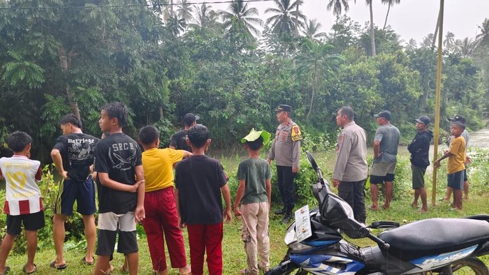 1767632798111-tim-sar-gabungan-melakukan-proses-pencarian-bocah-hilang-diterkam-buaya-di-sungai-konawe-selatan-1767601389187_169