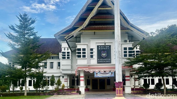 1767719217300-kantor-bupati-enrekang-1752655000158_169