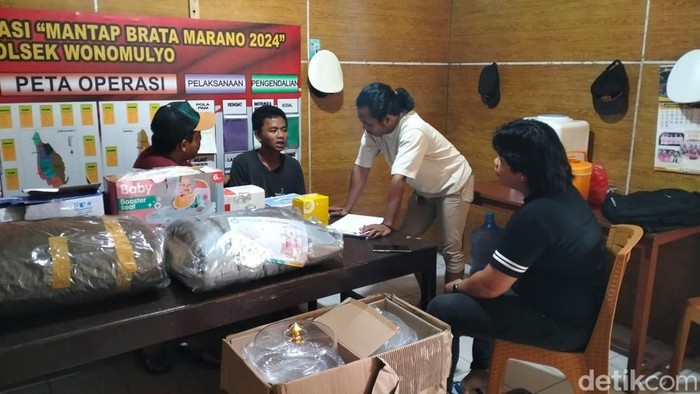 1767892010284-mf-pelaku-pencurian-diinterogasi-polisi-saat-berada-di-mapolsek-wonomulyo-kabupaten-polman-kamis-812026-1767883531894_169