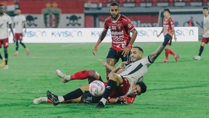 1767956815724-bali-united-vs-psm-makassar-berakhir-imbang-1-1-di-stadion-kapten-i-wayan-dipta-dalam-laga-liga-1-20242025_169