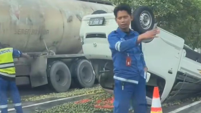 1768280836837-pikap-terguling-di-tol-ir-sutami-makassar-1768274721725_169