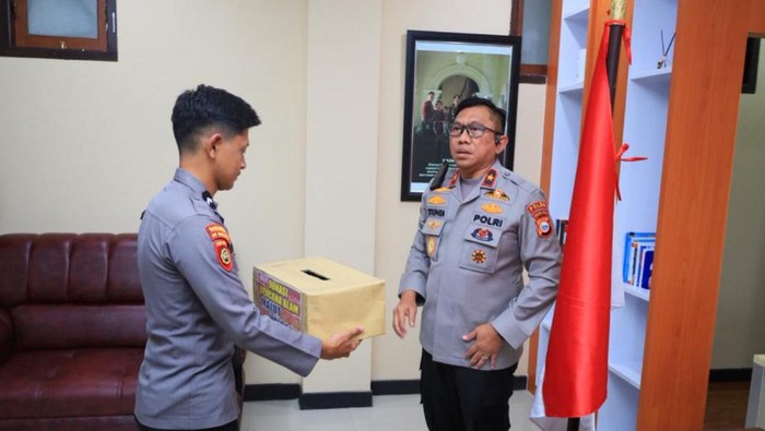 1768388802713-polda-maluku-utara-menggalang-donasi-untuk-korban-bencana-alam-1768380567157_169