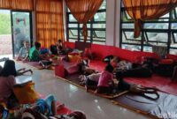 1768388811097-suasana-pengungsi-korban-banjir-di-kantor-kelurahan-katimbang-kecamatan-biringkanaya-kota-makassar-1768183672672_169