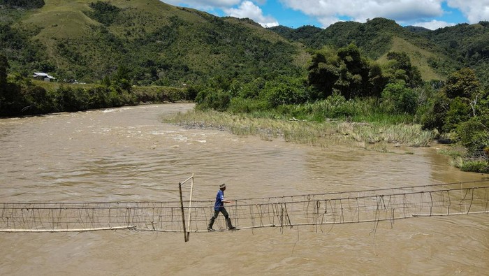 1768388814315-akses-jembatan-gantung-di-pedalaman-luwu-utara-1744457746974_169