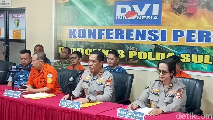 1769166434539-konferensi-pers-soal-perkembangan-kecelakaan-pesawat-atr-42-500-yang-dihadiri-kepala-basarnas-marsekal-madya-tni-mohammad-syaf-1769161070775_169