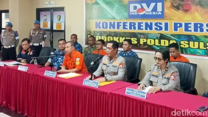 1769166439067-konferensi-pers-soal-operasi-sar-pesawat-atr-42-500-yang-kecelakaan-di-gunung-bulusaraung-kabupaten-pangkep-sulawesi-selatan-1769156595810_169