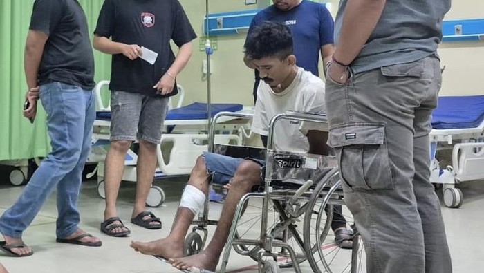 1769166444640-maling-di-kendari-duduk-di-kursi-roda-usai-ditembak-karena-mengancam-polisi-pakai-parang-1769149091719_169