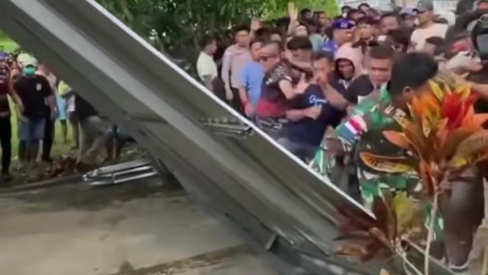 1769339192196-mako-lanal-melonguane-di-talaud-didemo-warga-imbas-5-oknum-tni-diduga-mengeroyok-guru-smk-1769330409619_169