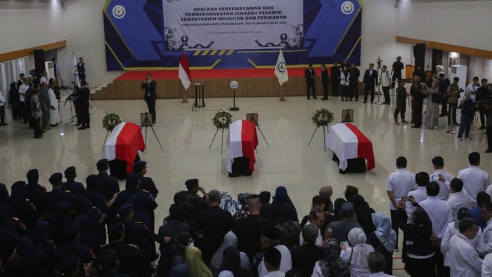 1769339193362-tiga-jenazah-pegawai-kkp-korban-atr-42-500-dilepas-secara-kedinasan-1769316919033_169