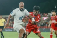 1769425610729-striker-psm-makassar-alex-tanque-dikawal-ketat-bek-persijap-jepara-dalam-laga-yang-berakhir-dengan-skor-2-0-untuk-kemenangan-p-1769408876549_169